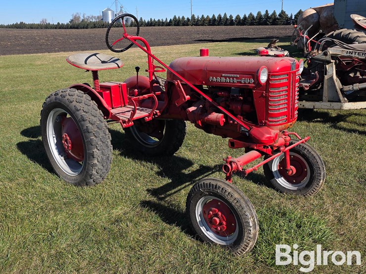 1955-farmall-cub-2wd-tractor-image-3