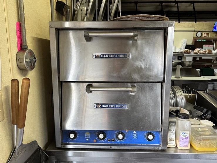 #100-•-waterfront-pub-with-4-bed/2-bath-apartment-image-85