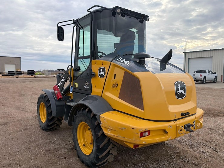 john-deere-324-image-4
