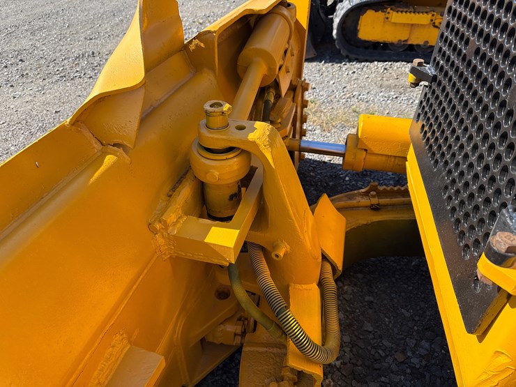 caterpillar-d4h-image-26