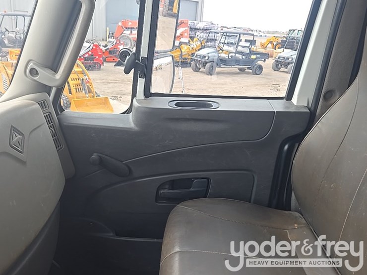 2015-international-4300-sba-image-111