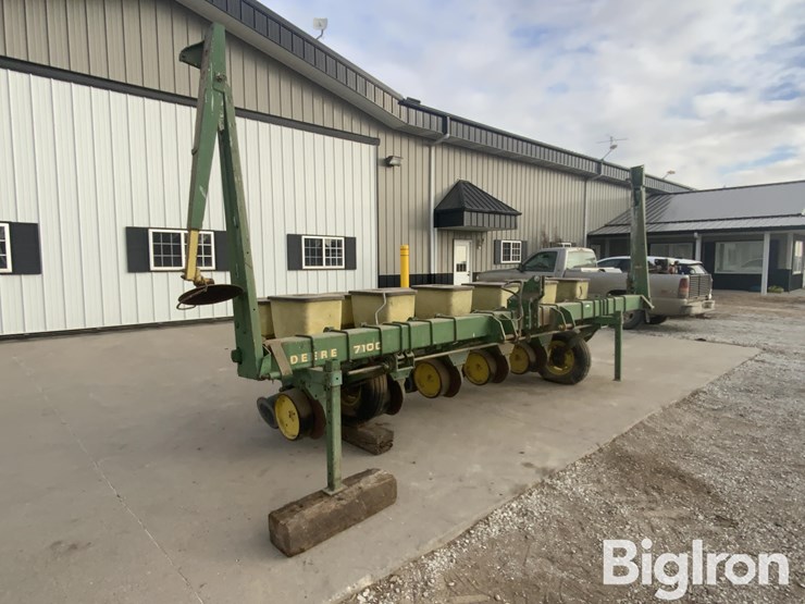 john-deere-7100-image-3