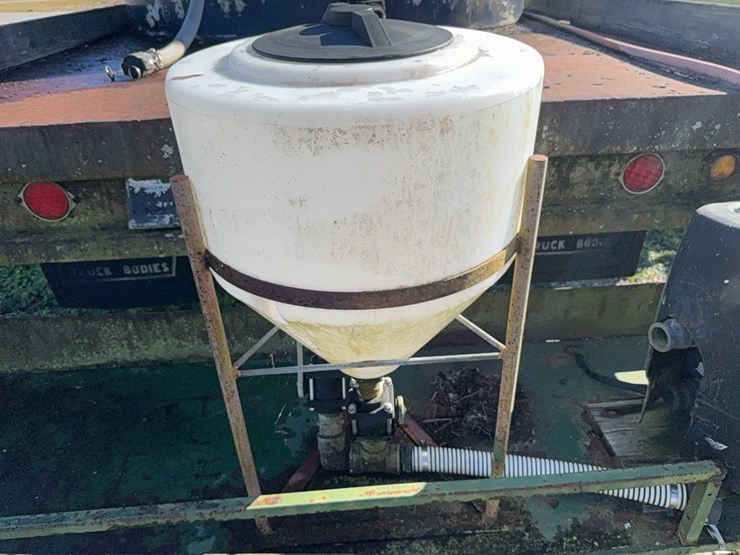 truck-body-with-hydraulic-cylinder,-still-in-place-with-poly-tank,-rinse-tank,-motor,-located-at-107-jernigan-swamp-rd.,-ahoskie,-nc-image-35