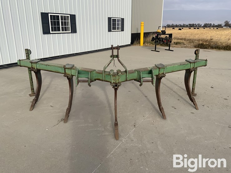 john-deere-5r-ripper-image-2