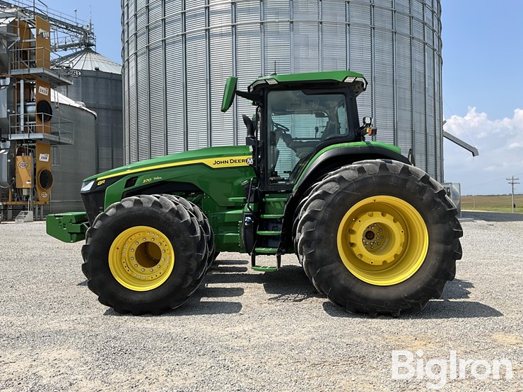 2024-john-deere-8r-370-image-8