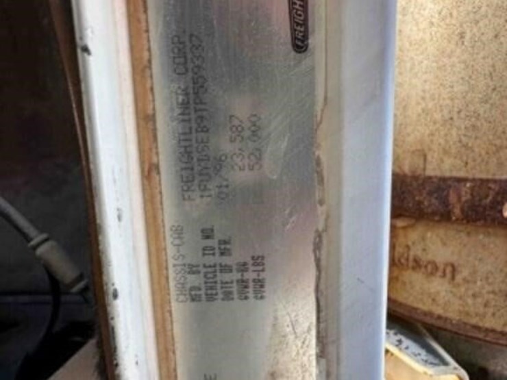 1996-freightliner-bobtail-water-truck-image-35