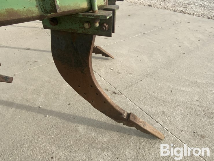 john-deere-5r-ripper-image-11