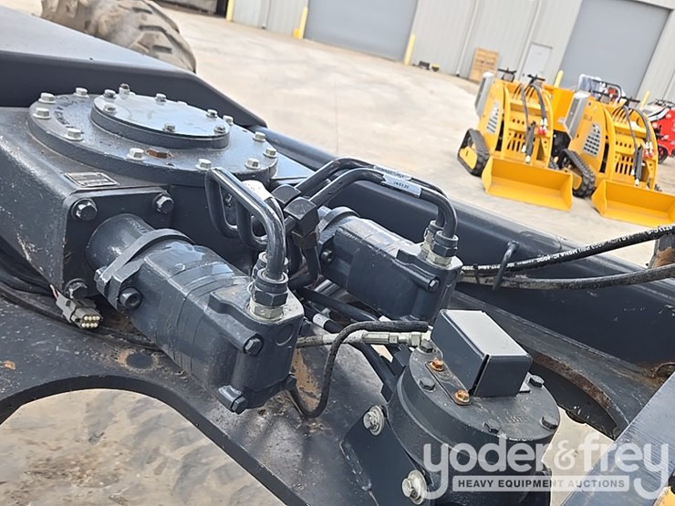 2017-deere-872g-image-38