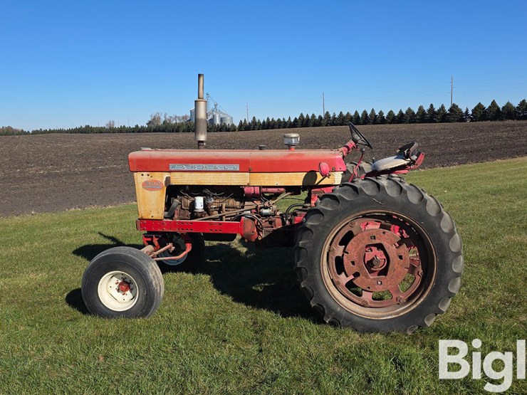 farmall-560-2wd-tractor-image-8