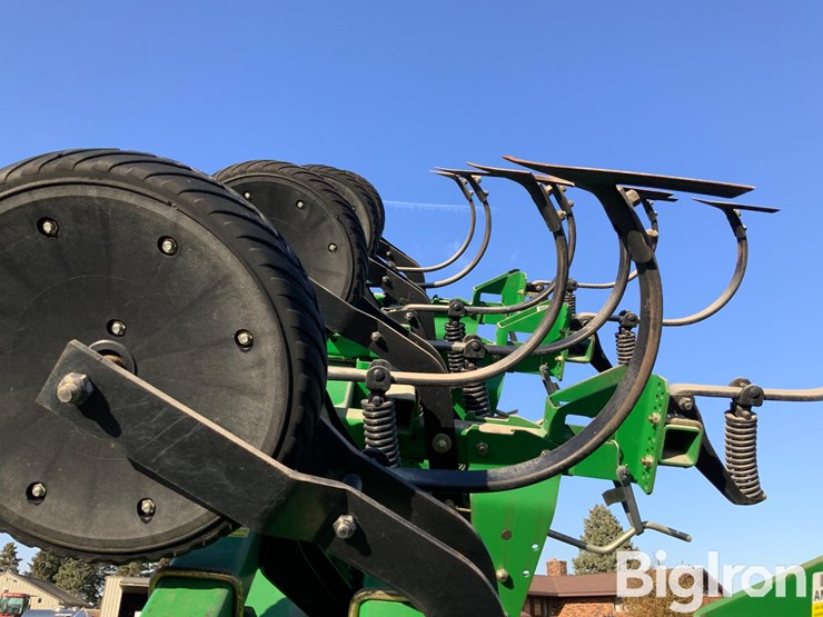 john-deere-16r30"-crop-cultivator-image-11
