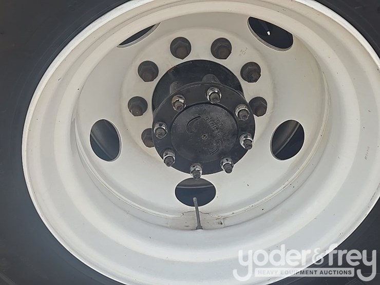 2021-freightliner-m2-106-image-44