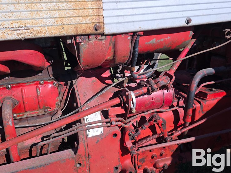 1959-farmall-560-diesel-2wd-tractor-image-19