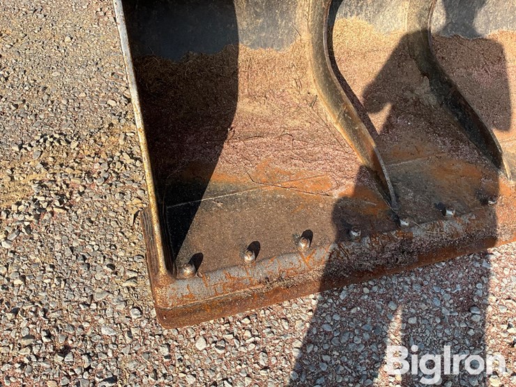 72"-c&p-excavator-bucket-image-15