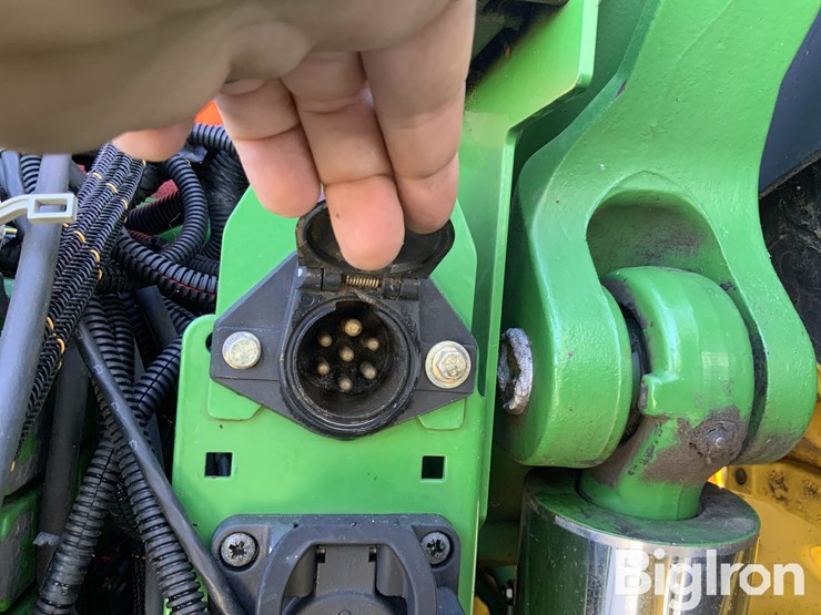 2011-john-deere-8345r-image-16