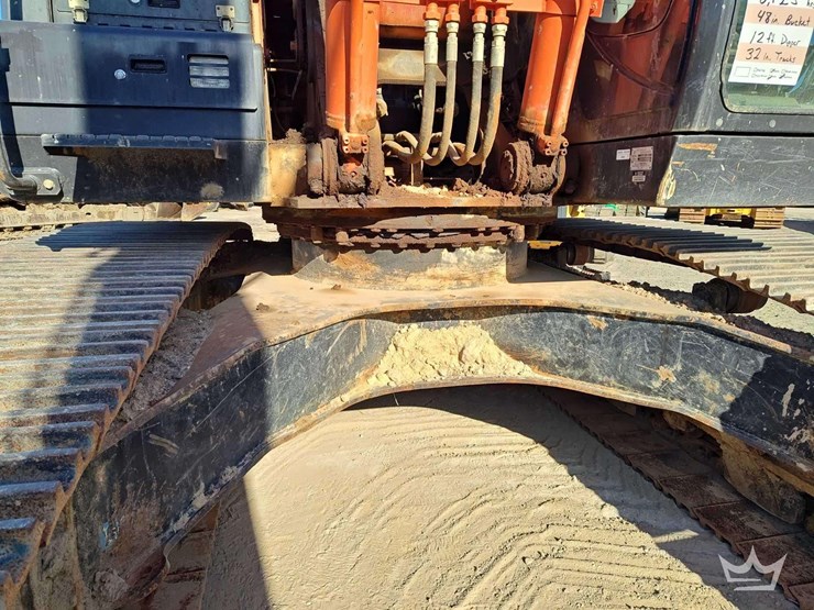 2019-hitachi-zx300-lc-image-34