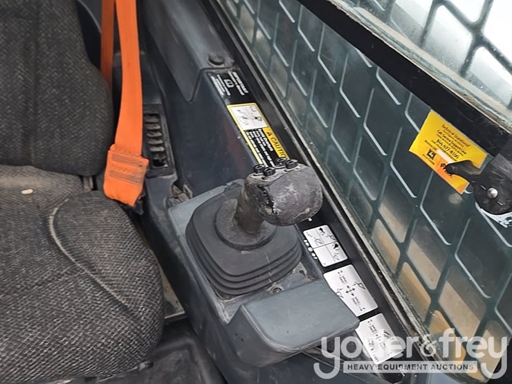 2020-deere-333g-image-65