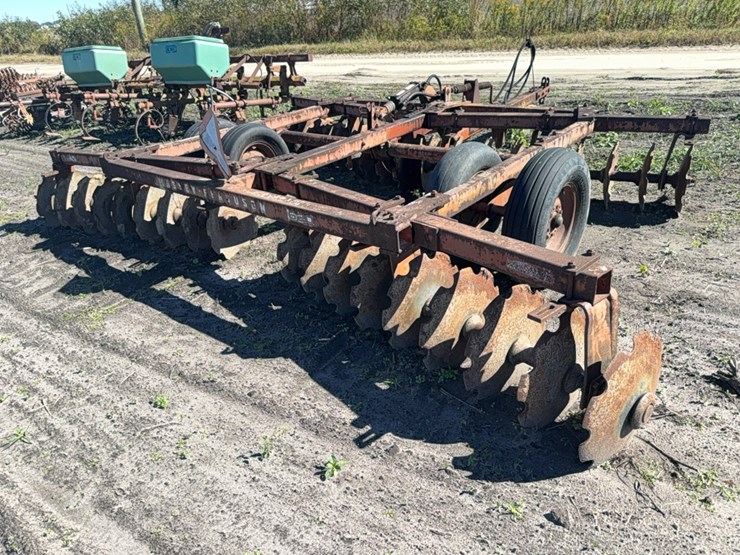massey-ferguson-620-image-8