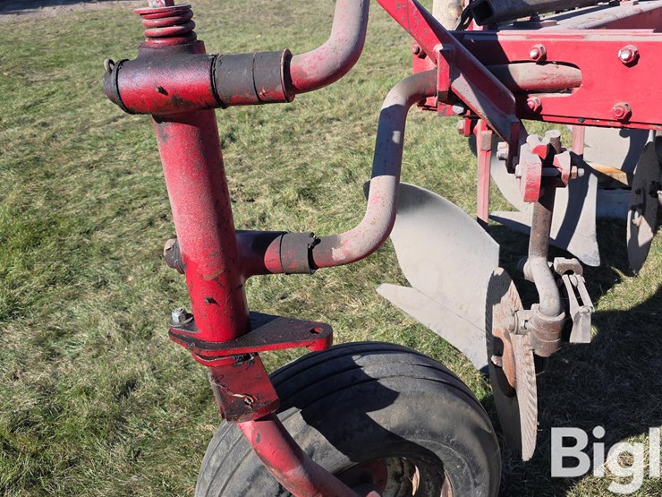 international-700-image-15