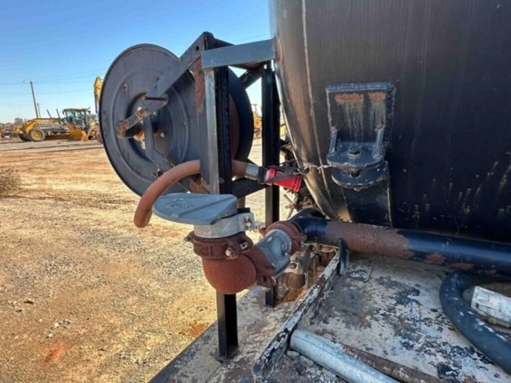 1996-freightliner-bobtail-water-truck-image-23