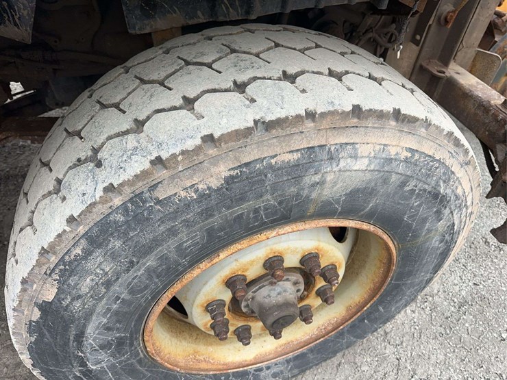 2010-international-7400-image-12