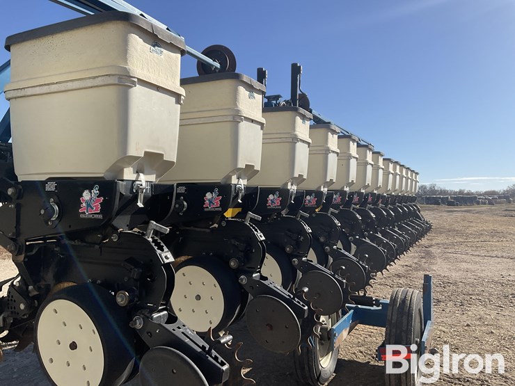 2020-kinze-3600-image-14