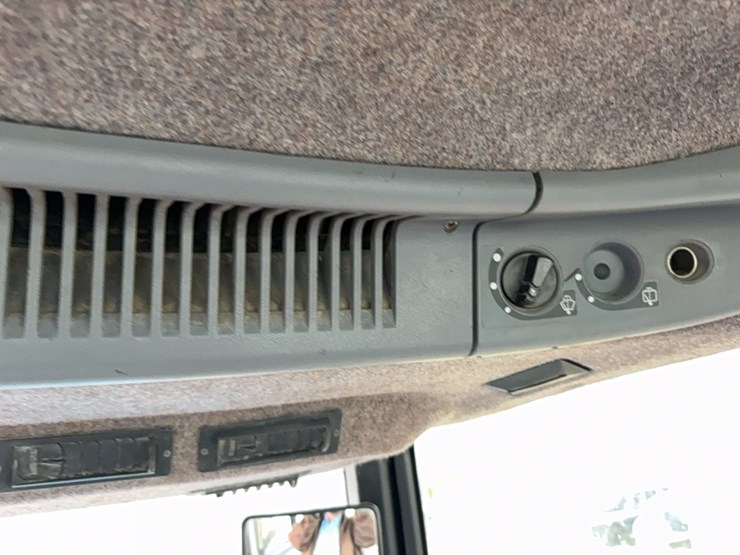 new-holland-8770-image-132