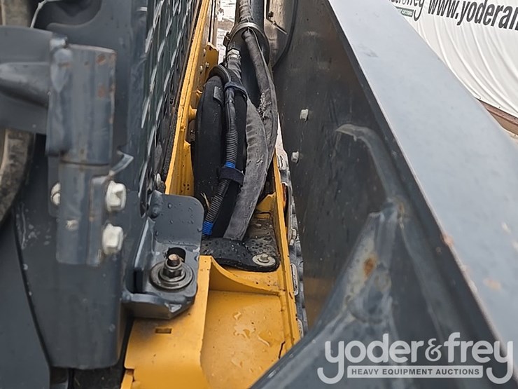 2020-deere-333g-image-42