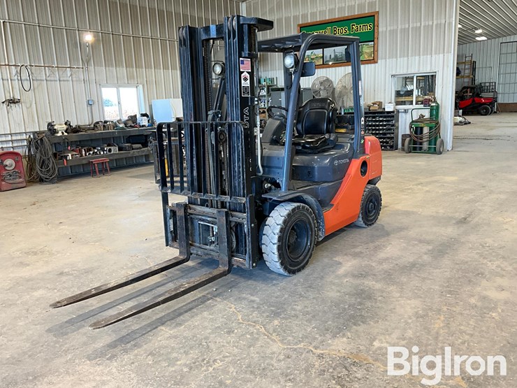 toyota-sfdu25-forklift-image-1