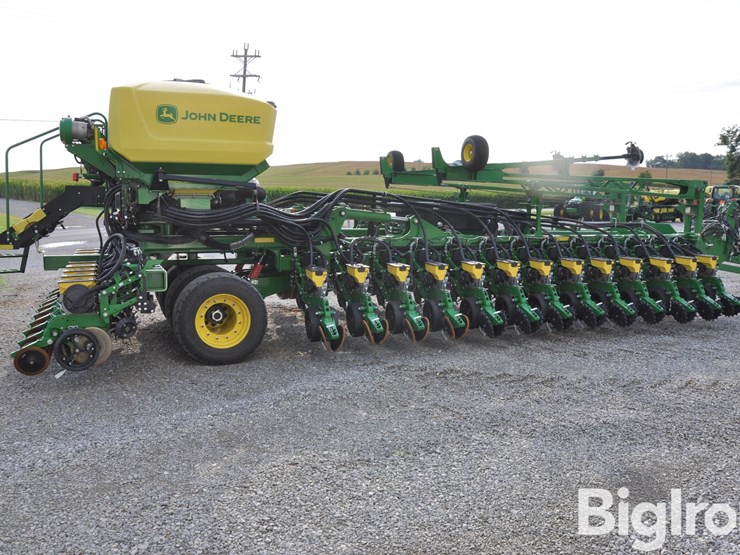 2022-john-deere-db60-image-5