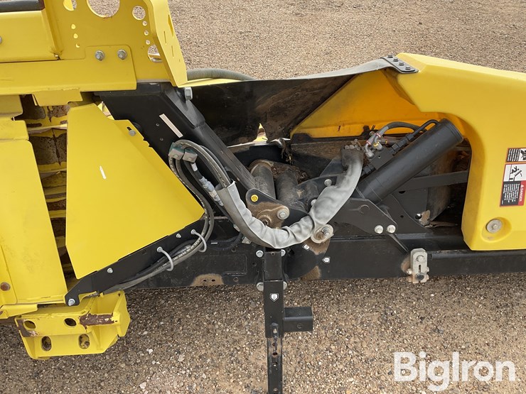 2023-john-deere-772-image-12