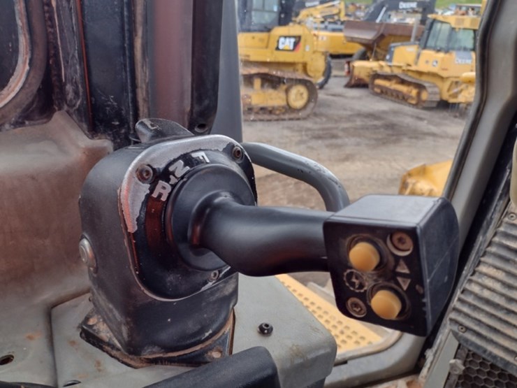 2004-caterpillar-d6r-xl-image-9