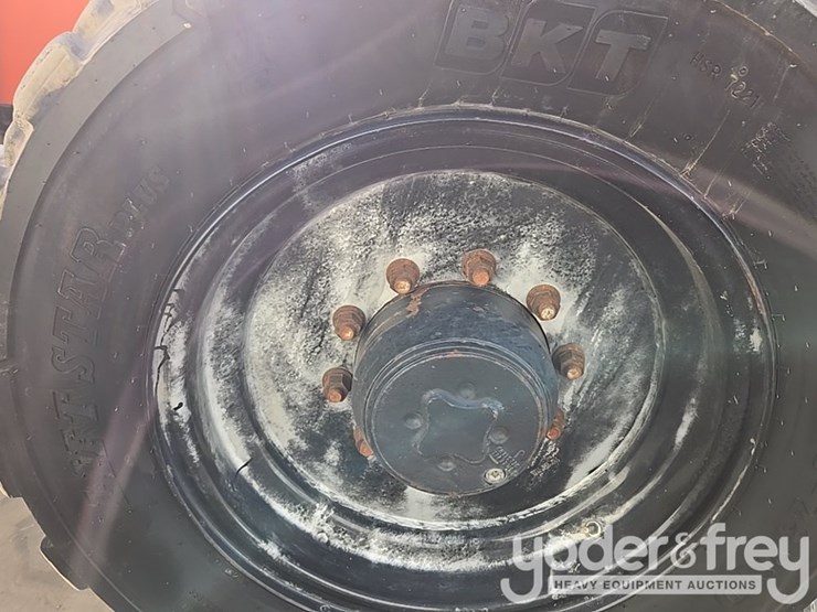 2016-sky-trak-8042-image-24