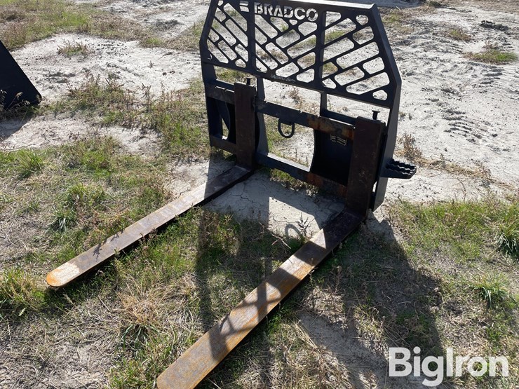 quick-attach-pallet-forks-image-1