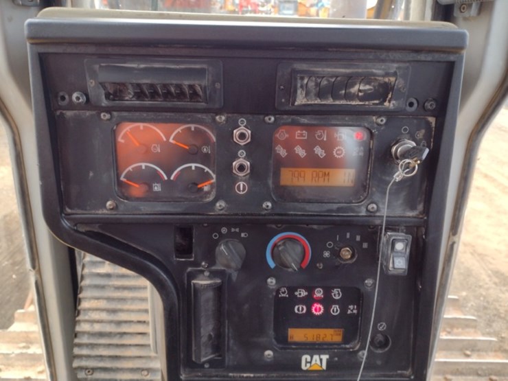 2004-caterpillar-d6r-xl-image-7