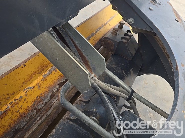 2017-deere-872g-image-37