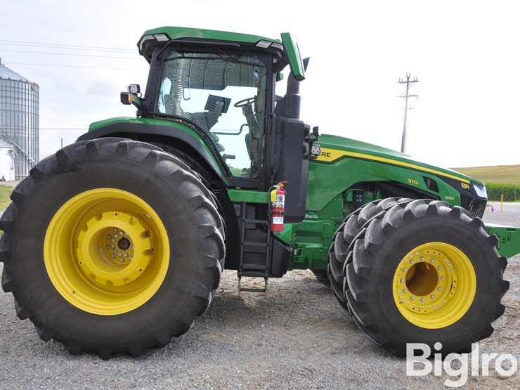 2024-john-deere-8r-370-image-4