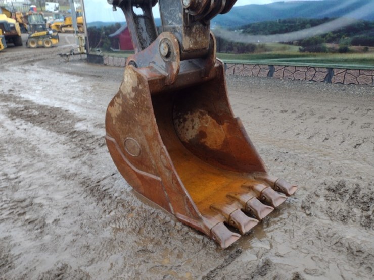 deere-200-lc-image-15