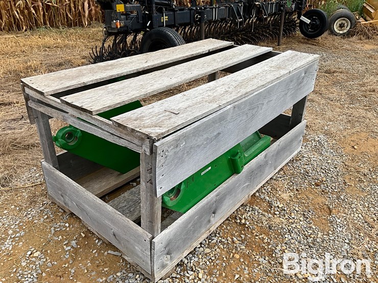 john-deere-mounting-bracket-for-loader-image-1