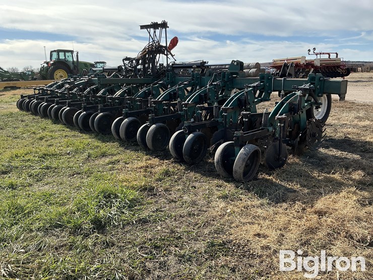 strip-cat-strip-tiller-image-5