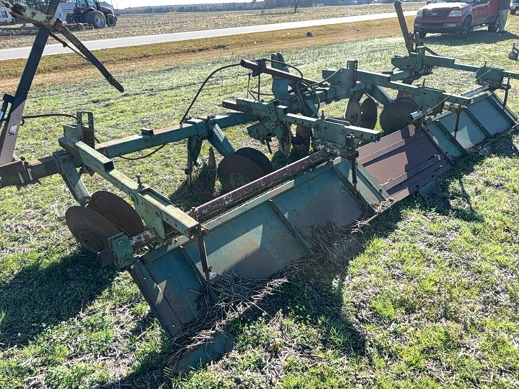 row-bedder---4-row-with-kmc-dirt-door-located-at-107-jernigan-swamp-rd.,-ahoskie,-nc-image-19