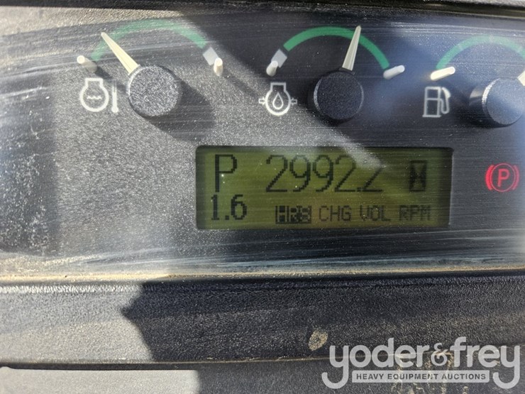 2015-deere-450j-image-36