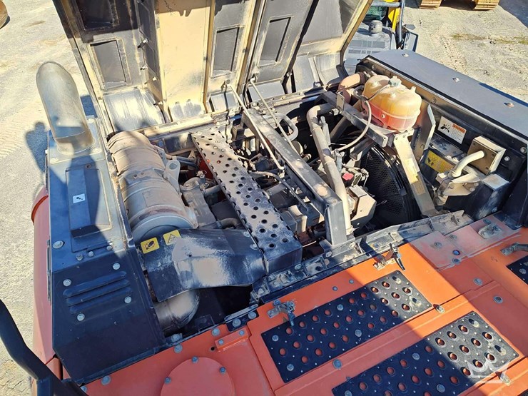 2019-hitachi-zx300-lc-image-16