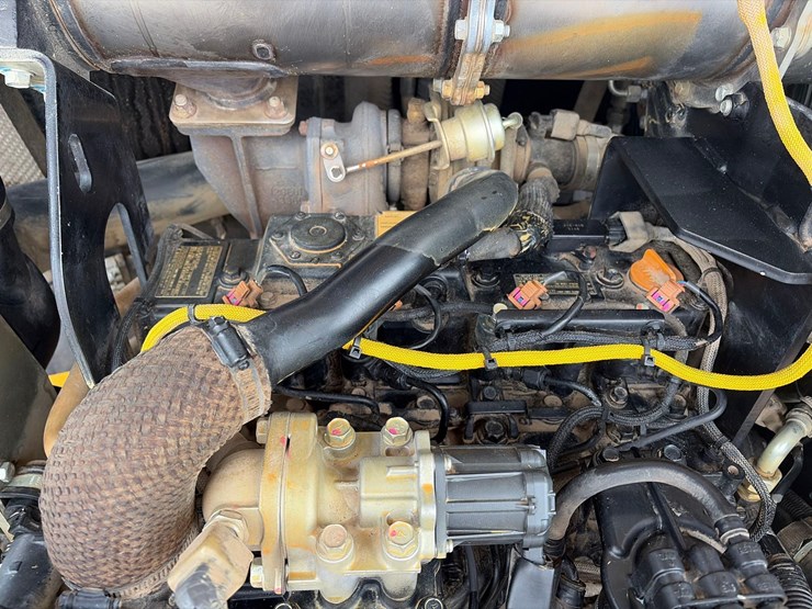 john-deere-324-image-32