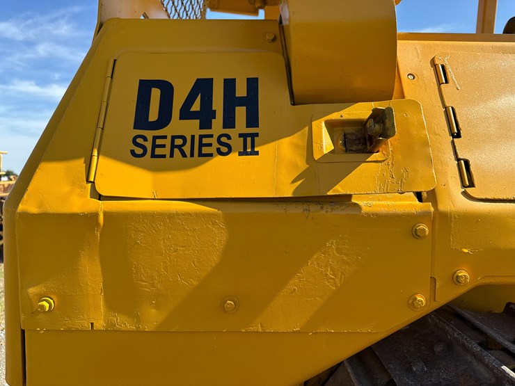 caterpillar-d4h-image-14