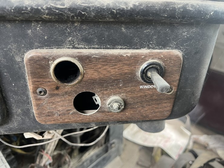 #1633-•-1995-freightliner-usf-1e-sleeper-cab-truck-tractor-image-70