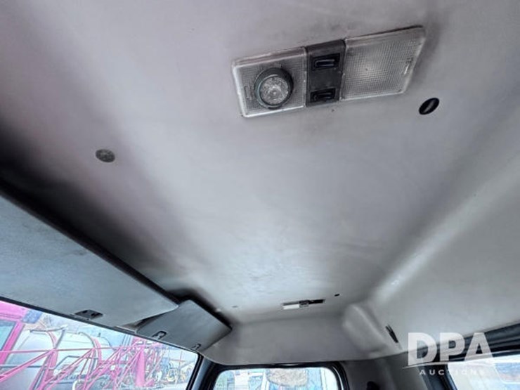 2003-volvo-10-image-77