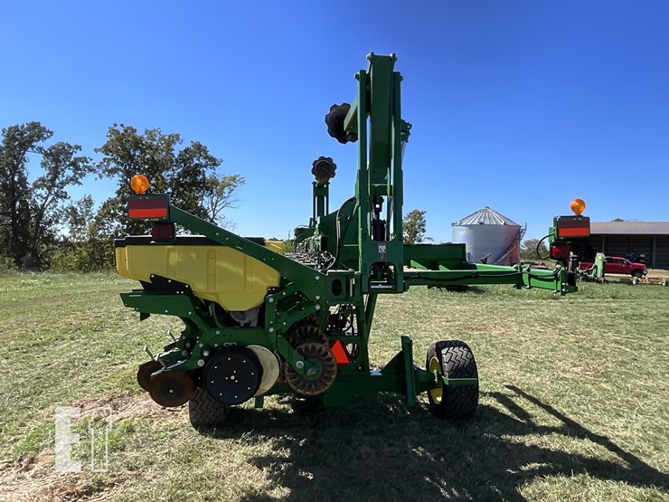 2021-john-deere-1745-image-4