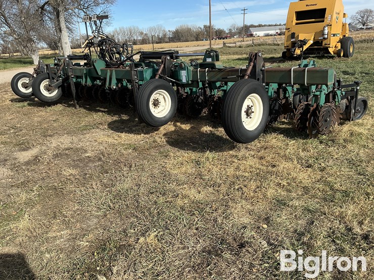 strip-cat-strip-tiller-image-1