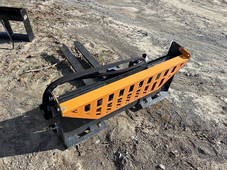 #37-•-48”-skid-steer-hydraulic-pallet-forks-image-2