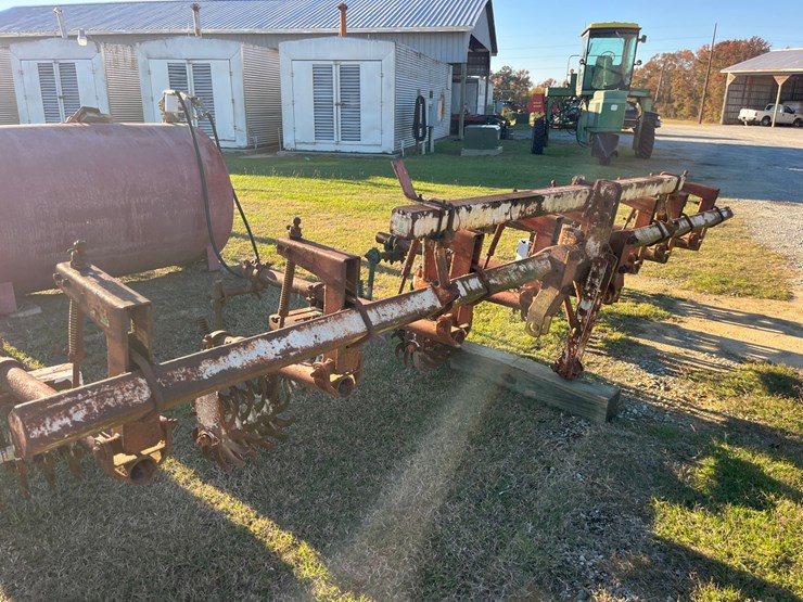 4-row-lillingston-rolling-cultivators-on-a-3.5”-x-3.5”-x-189”-diamond-bar,-located-at
1244-vandiford-thomas-rd-snow-hill-nc-call-252-531-8061-for-more-info.-image-3
